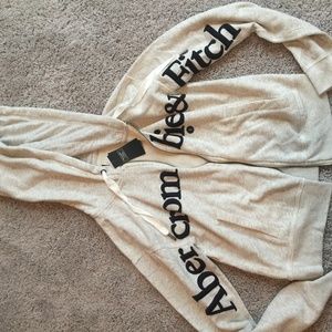 White Abercrombie and Fitch sweatshirt
